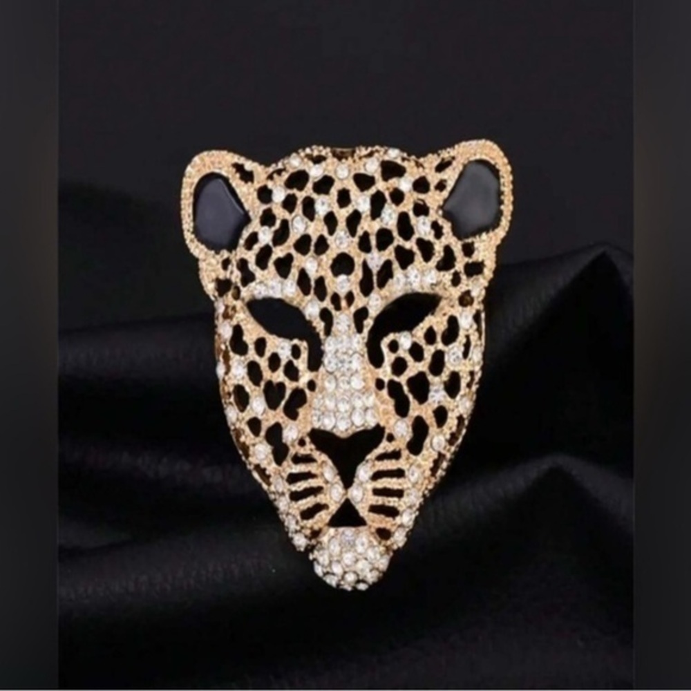 ✨Elegant Gold Leopard Brooch